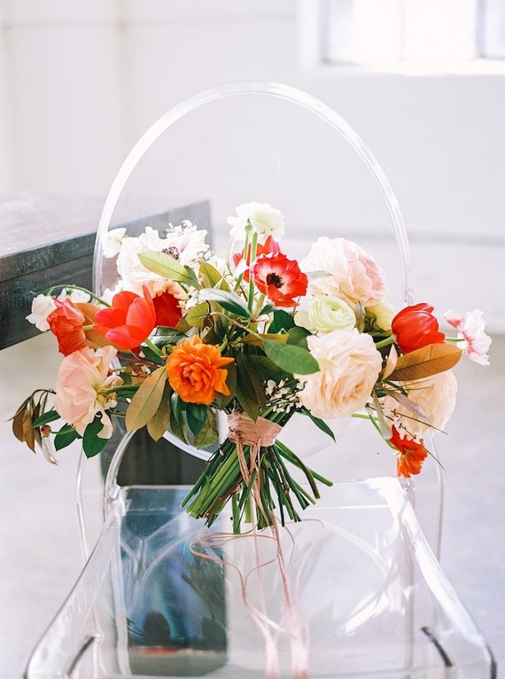 Bouquet de mariée moderne pour vœux de mariage moderne dans un style industriel