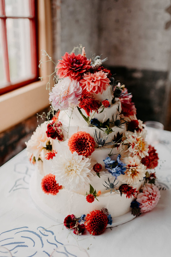 Gâteau de mariage floral d'automne super