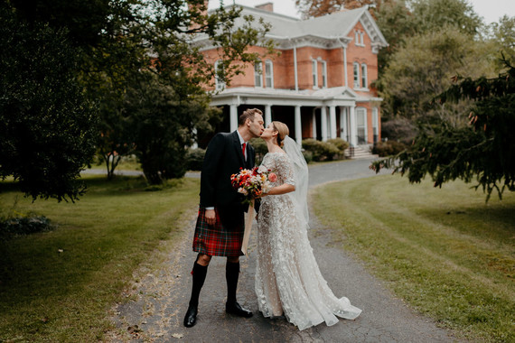 Un mariage d'automne DIY plein de réflexion... avec des kilts !