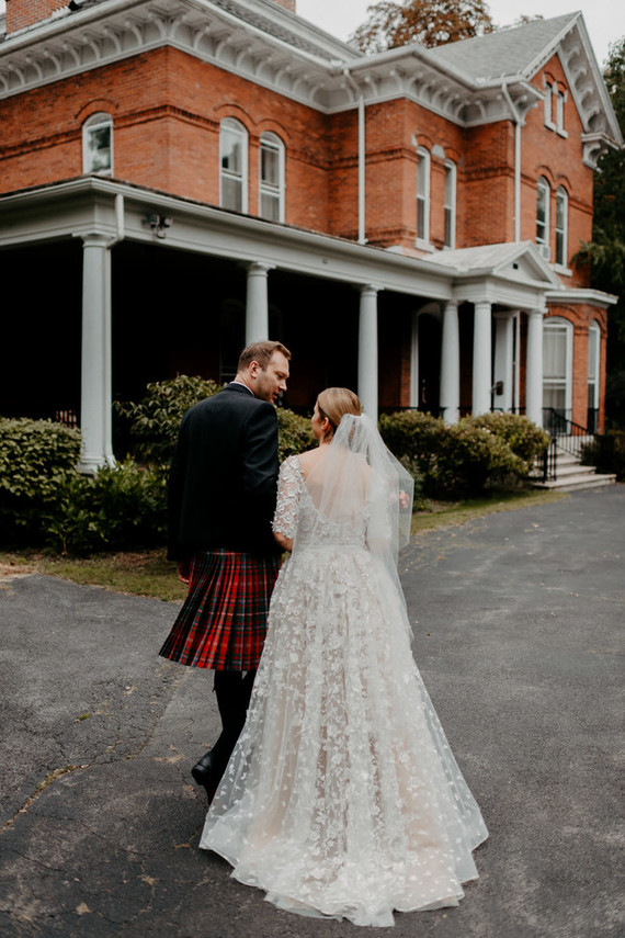 Un mariage d'automne DIY plein de réflexion... avec des kilts !