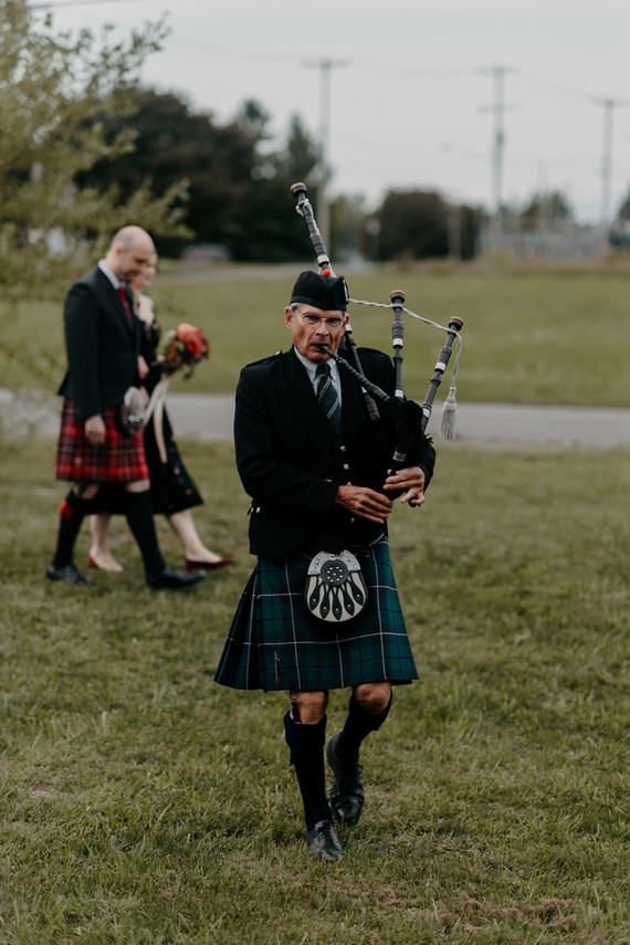 Un mariage d'automne DIY plein de réflexion... avec des kilts !