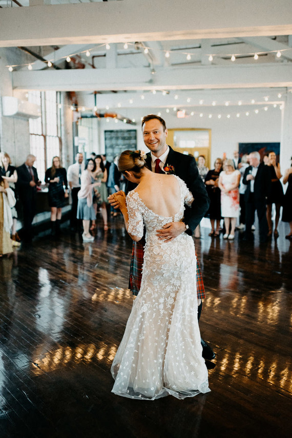 Un mariage d'automne DIY plein de réflexion... avec des kilts !