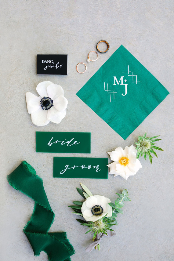 Project Darling : Un mariage vert émeraude enchanté et boisé à Julian avec une incroyable histoire