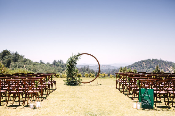 Project Darling : Un mariage vert émeraude enchanté et boisé à Julian avec une incroyable histoire