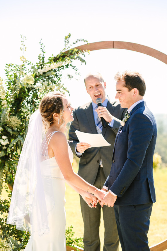 Project Darling : Un mariage vert émeraude enchanté et boisé à Julian avec une incroyable histoire