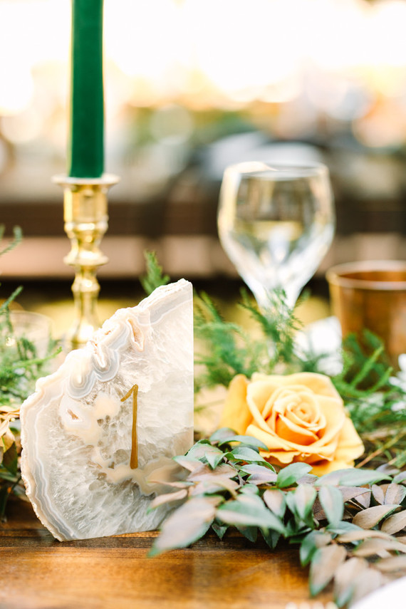 Project Darling : Un mariage vert émeraude enchanté et boisé à Julian avec une incroyable histoire