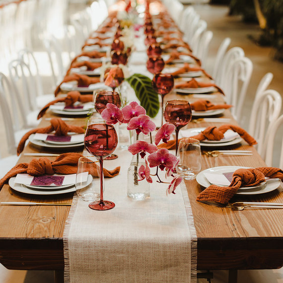 Mariage moderne et tropical au DTLA avec des détails de designer au The Millwick