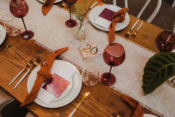 Mariage moderne et tropical au DTLA avec des détails de designer au The Millwick