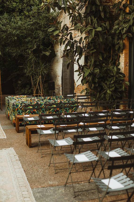 Mariage moderne et tropical au DTLA avec des détails de designer au The Millwick