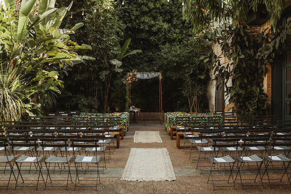 Mariage moderne et tropical au DTLA avec des détails de designer au The Millwick