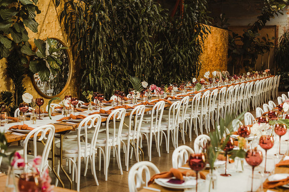 Mariage moderne et tropical au DTLA avec des détails de designer au The Millwick