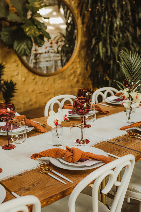 Mariage moderne et tropical au DTLA avec des détails de designer au The Millwick