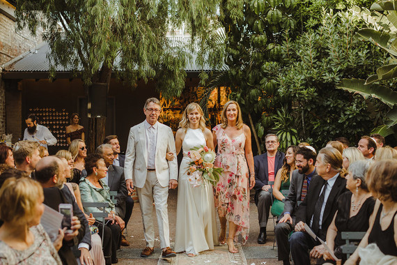 Mariage moderne et tropical au DTLA avec des détails de designer au The Millwick