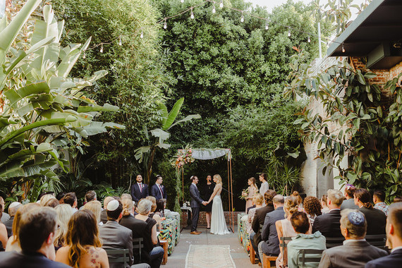 Mariage moderne et tropical au DTLA avec des détails de designer au The Millwick
