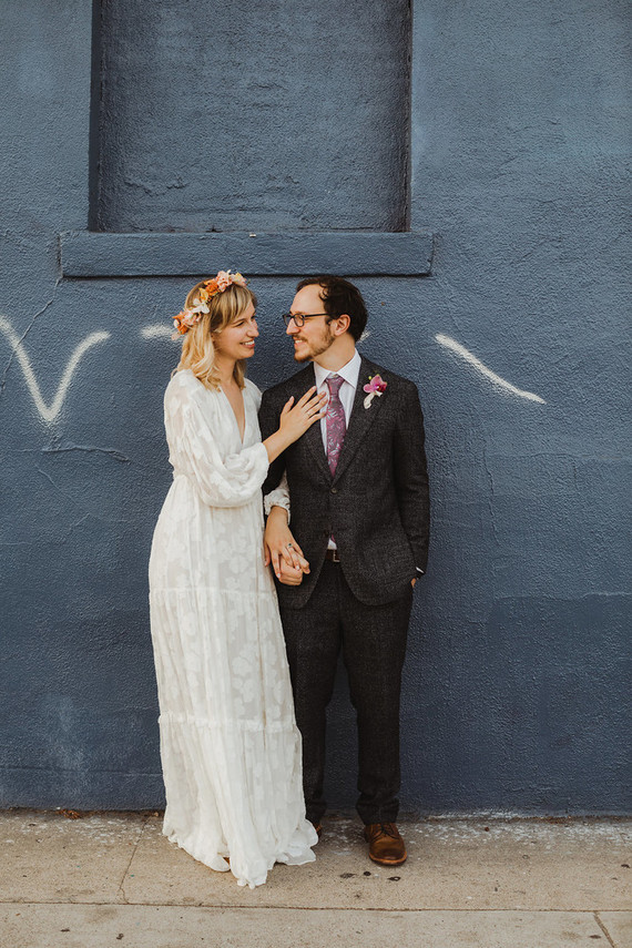 Mariage moderne et tropical au DTLA avec des détails de designer au The Millwick
