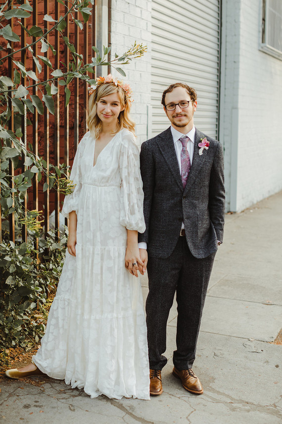 Mariage moderne et tropical au DTLA avec des détails de designer au The Millwick
