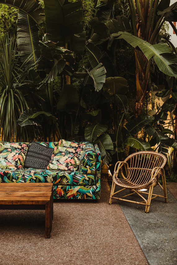 Mariage moderne et tropical au DTLA avec des détails de designer au The Millwick