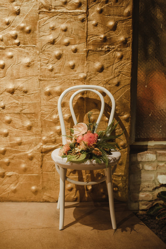 Mariage moderne et tropical au DTLA avec des détails de designer au The Millwick