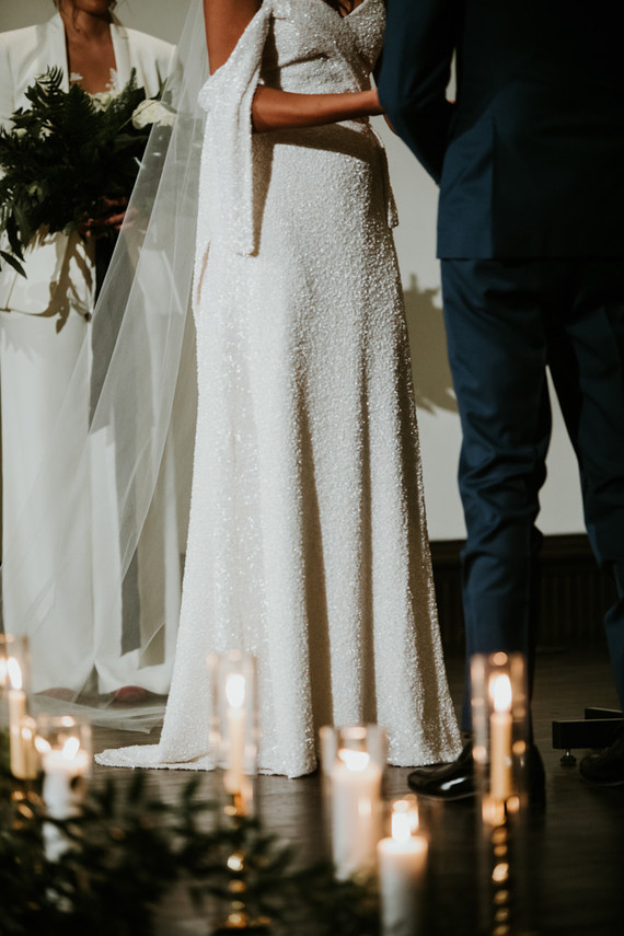 Mariage d'hiver urbain tout en blanc à Cincinnati