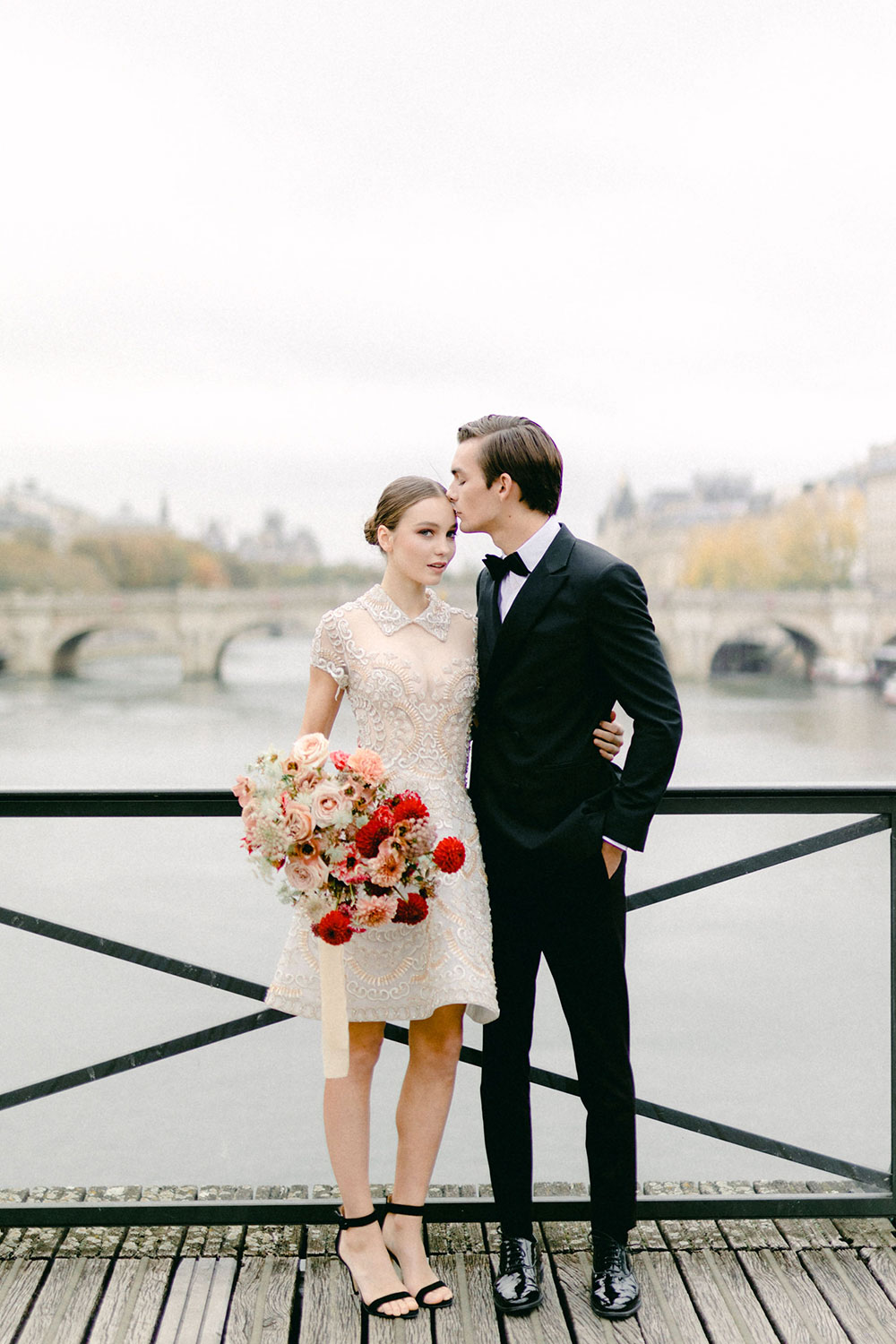 Magnifique robe de soirée mariage Tony Ward portée dans les jardins parisiens