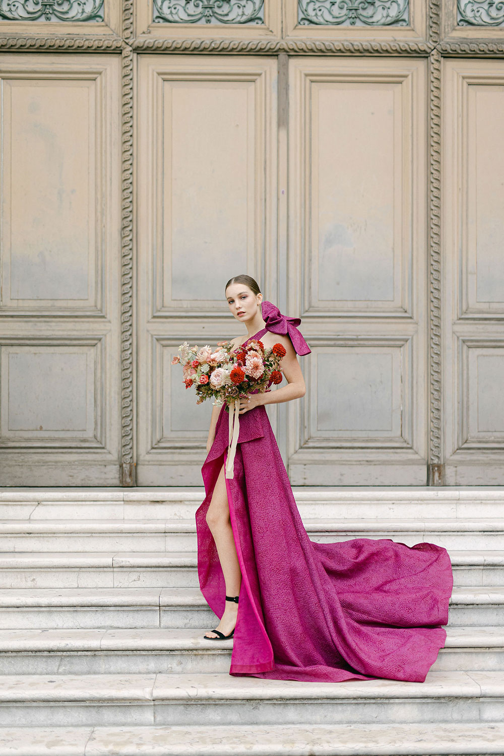 Robe de soirée mariage élégante portée à Paris
