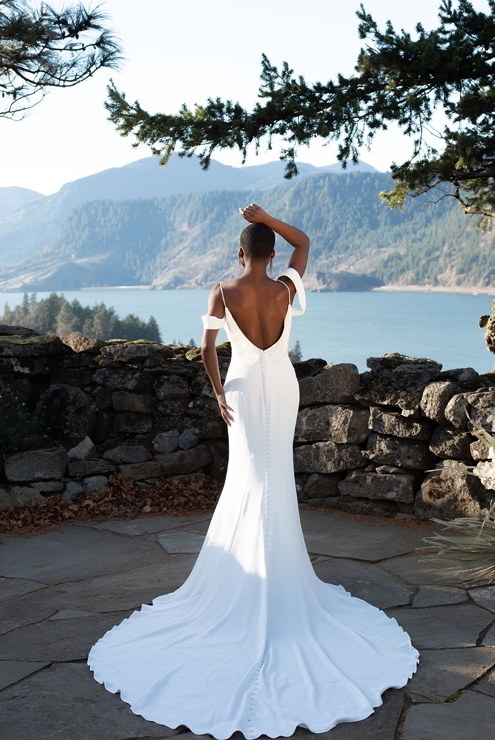 Robe Alberta Maggie Sottero style Hollywood glamour minimaliste